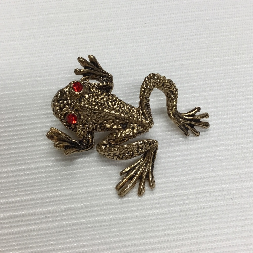 New Darling Gold Frog Brooch - Picture 2 of 5
